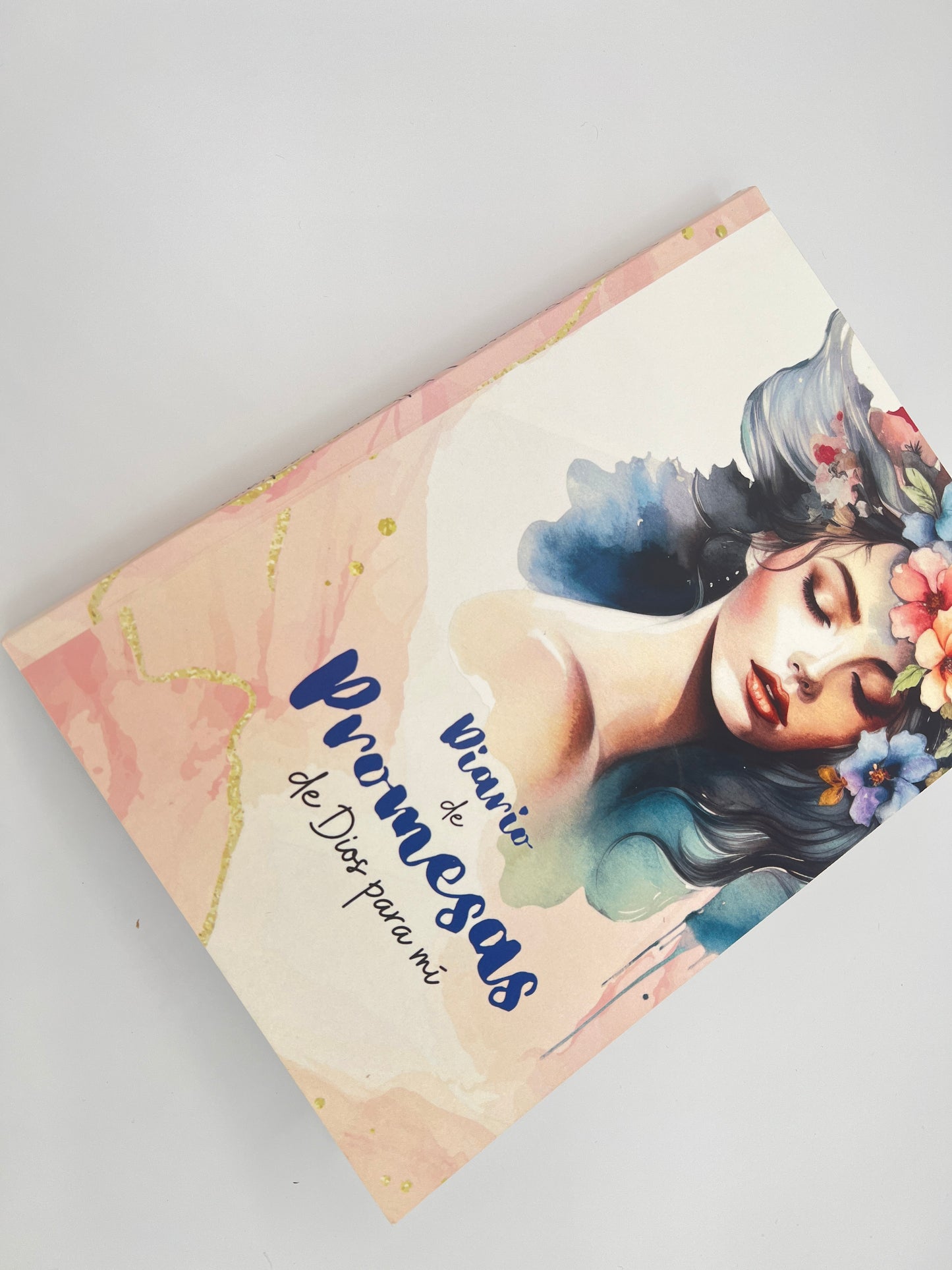 Diario de Promesas – From God to Me: Pink Floral Devotional Journal (Spanish Edition). Interior spread of Diario de Promesas showing devotional journal pages – Spanish Christian promise journal for women and teen girls