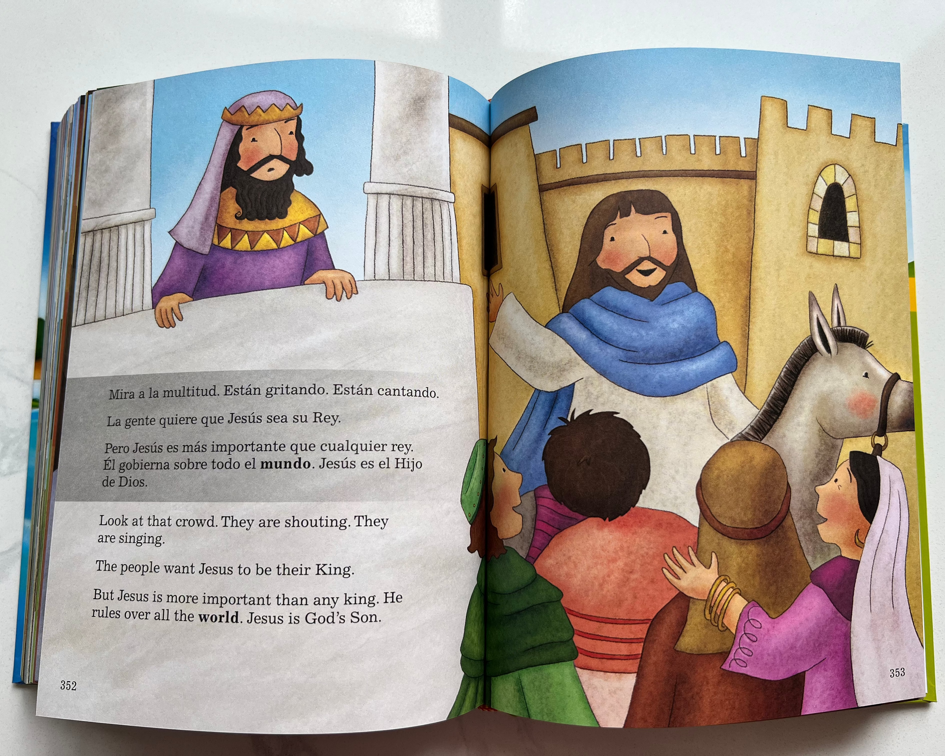 Interior pages of La Biblia de los Pequeñitos – The Toddler's Bible Bilingual Spanish and English showing illustrated Bible story with people and castle for toddlers ages 2–5