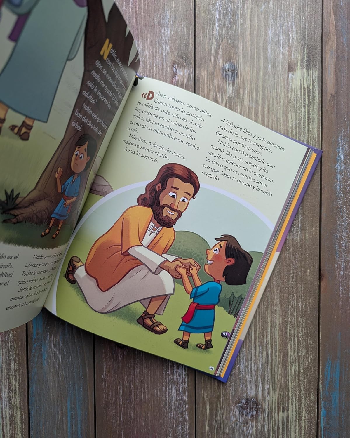 Interior page of Cuentos Bíblicos para Leer una y Otra Vez – Spanish Christian Bible storybook showing illustrated scene of Jesus with a child – ages 3–7
