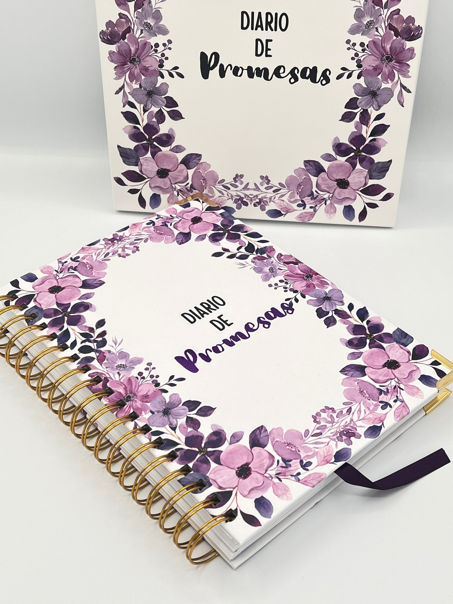 Set of 3 Diario de Promesas Bible Study Journals – Complete Devotional & Verse Study Materials (Spanish Edition). Additional lifestyle view of the Set of 3 Diario de Promesas – Spanish Christian Bible study journals for adults and believers by Kairos Creations