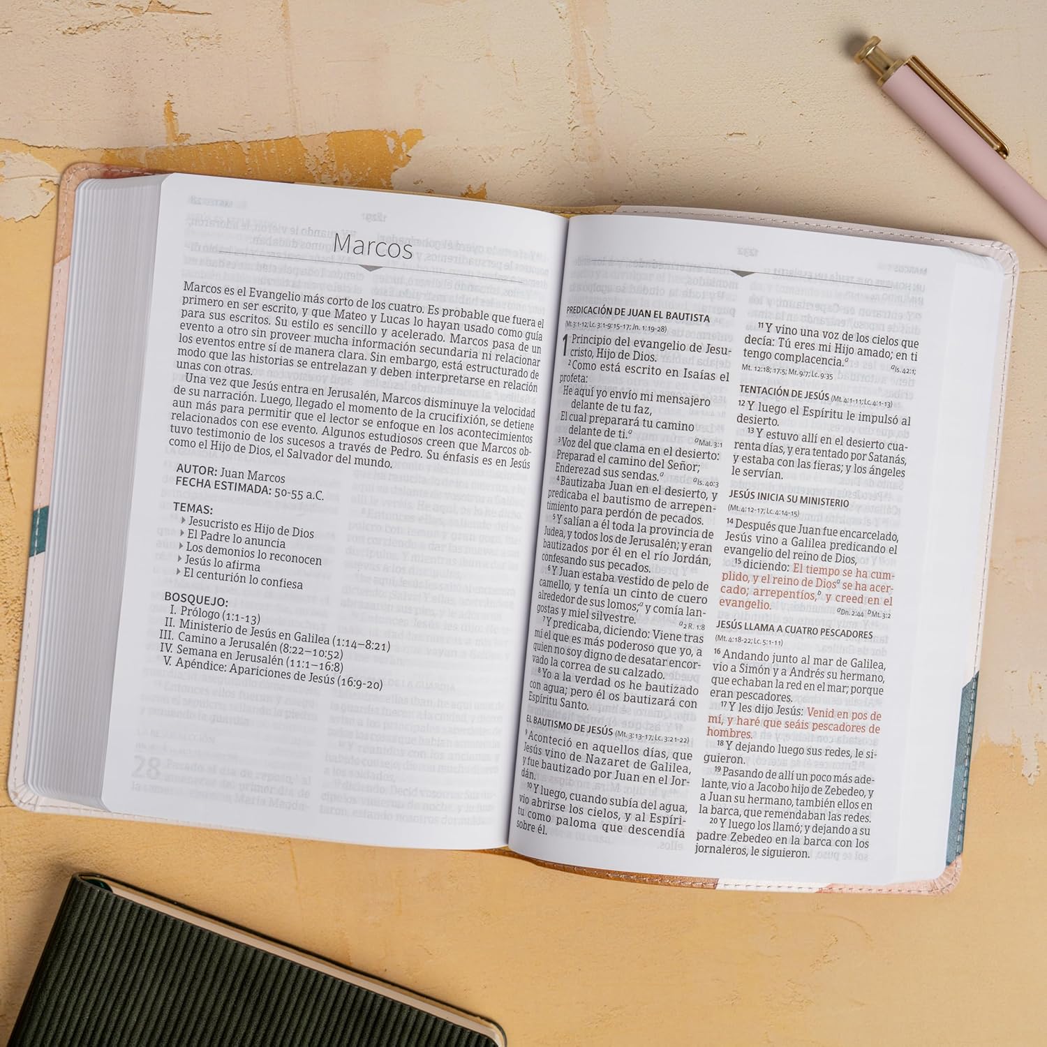 RVR 1960 Large Print Handy Size Bible – Special Watercolor Edition, Imitation Leather. Open Bible with text on a wooden surface next to a pen